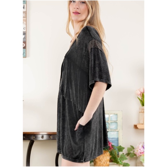 Bluevelvet Black Mineral Wash V neck Fringe Pockets Loose Fit Top - Picture 3 of 3